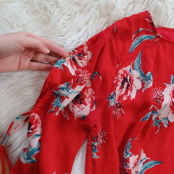 {Umgee} Red Floral Split Sleeve Tunic Dress - Picture 4 of 5